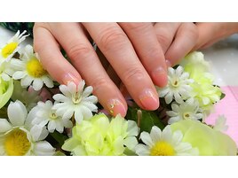 大人きれいめ斜めフレンチネイル