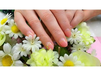 大人きれいめ斜めフレンチネイル