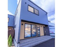 リノサロン(Lino Salon)の雰囲気(駐車場は建物に向かって左側(広い駐車場側)の2台です!)