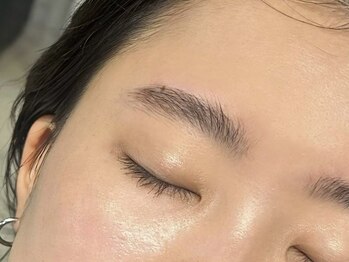 ワクシー 中目黒(WAXYYY.)/自眉を生かし作り込みすぎない眉