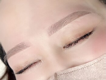 フリークラッシュ 高崎(FLEEK LASH)の写真/《自分に似合う眉がわからない方へ。》こだわりの“間引き”で、描きやすく垢抜ける美眉を叶えます★