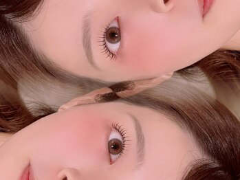 メロウアイラッシュ(mellow eyelash)の写真/デザイン力に自信アリ！梅雨の時期も上がりまつげをキープ★人気No. 1は似合わせまつげパーマ◎
