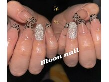 Moon nail salon