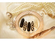 アムルーズ(Amoureuse)/ヒョウ柄ネイル