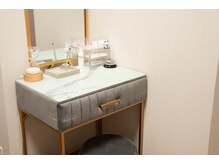 ビューティーサロンR/各部屋にドレッサーあり◎