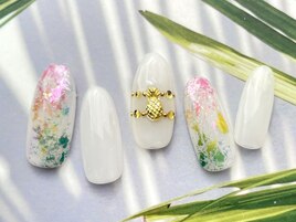 カラフルホワイトネイル