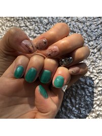 左右非対称デザイン