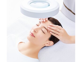 ウビクエ グランフロント大阪店(UBIQUE)/毛穴と肌チェック