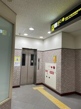 ミルフォイル(Milfoil)/ルート4　8番出口のエレベーター