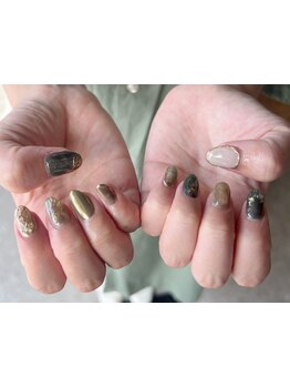 ネイル・アイメニューの同時施術が可能