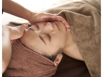 ジラソーレ(GIRARSOLE)/うるおいとハリのある肌へ!