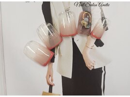 French × point nuance □