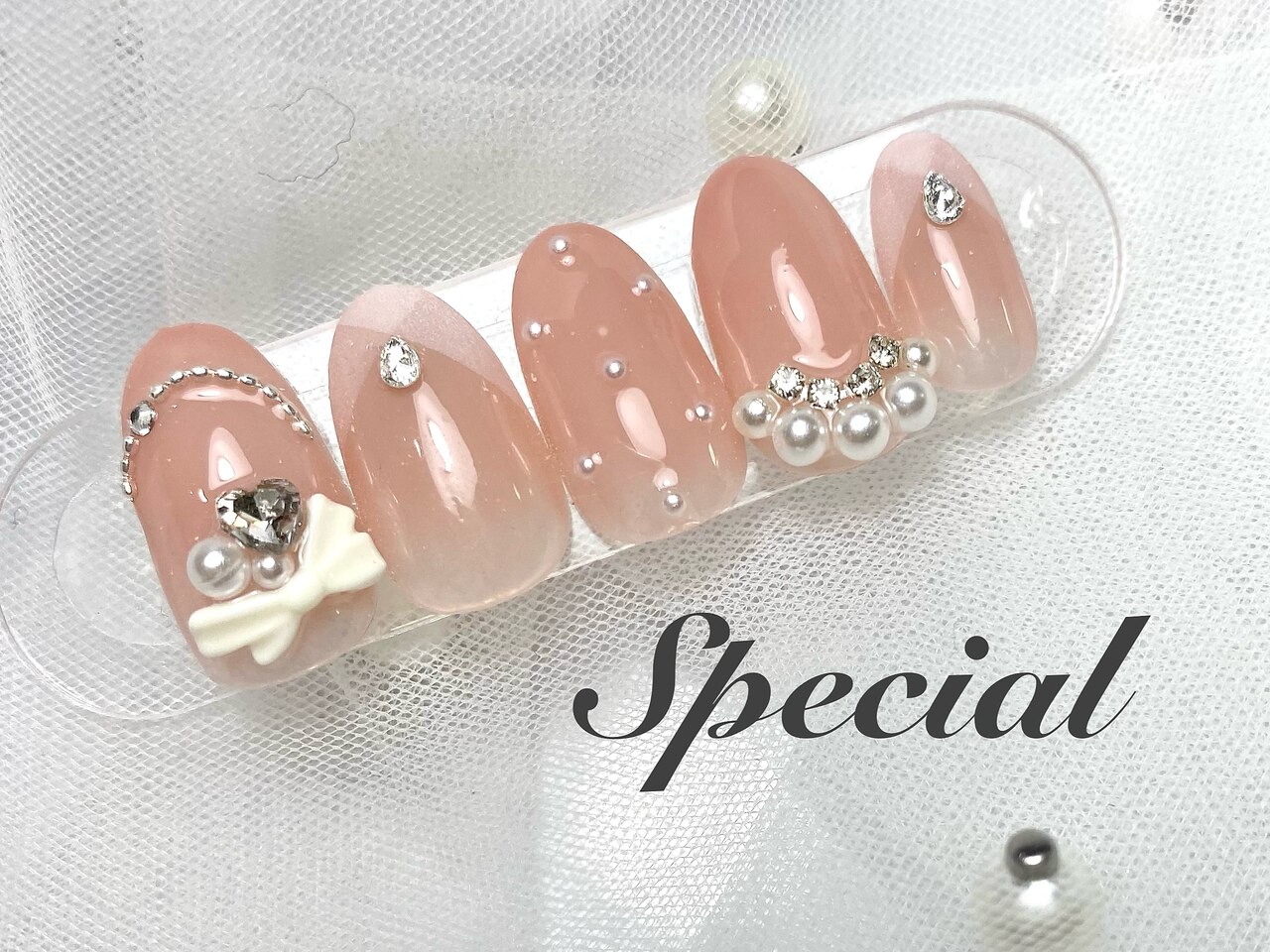 2025年-2026年冬トレンド】クロスフレンチのネイルデザイン集｜人気順