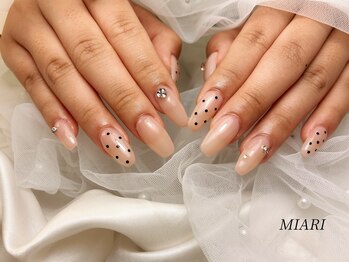 ミアリ(MIARI)/大人のドットネイル