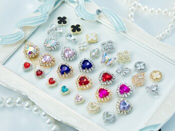 ロミィ ムーン ネイル(Romy moon nail)の写真/【種類豊富なパーツをご用意◎】子供心を思い出すような遊び心でパーツ選んで頂くことが出来ます！