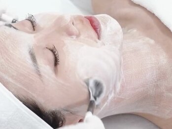 エクセレントビューティーサロン 艶(EN)の写真/【DactorPeel】スピキュール/酸/ハーブ不使用★韓国美肌に直結！ ニキビ・シミ・しわ・毛穴ケアに
