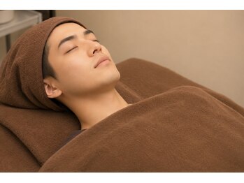 クオーレ(Quale)の写真/男性のお客様も大歓迎!気になる毛穴や黒ずみを洗浄し、清潔感ある素肌へ整えます☆