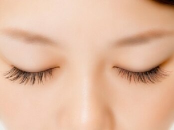 ティアベル(TiaBel)/伏し目のときも美しい目元に！