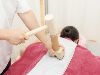 マカナ整体院/ハンマー調整で猫背改善★