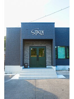ストリクス(STRIX)/緑の扉が目印です