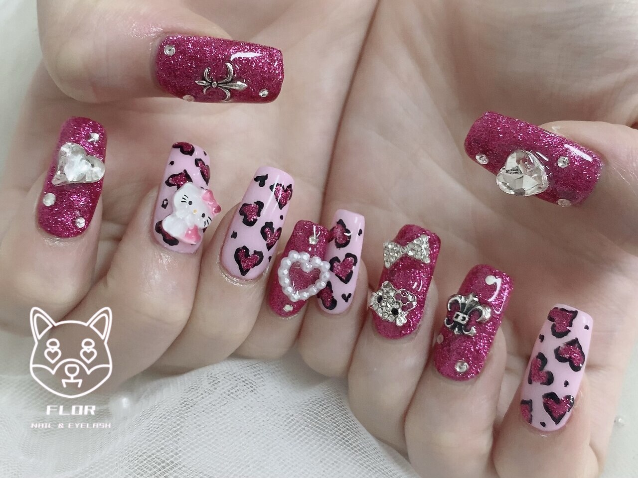 2025年秋トレンド】ヒョウ柄 ピンクのネイルデザイン集｜人気順