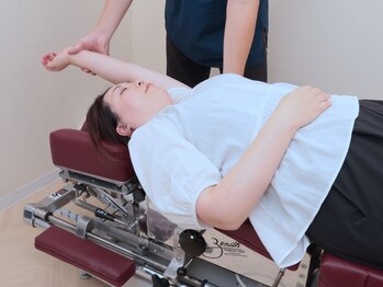 とも苦楽園接骨院の写真/【通いやすい価格設定】姿勢が変わると人生が変わる！姿勢・骨盤・猫背矯正ならお任せください♪