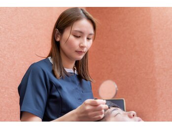 メンズ眉サロン クリスタル/施術風景1