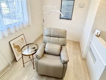 AFEDIA lash&brow salonの写真/【旭前駅7分/完全個室】大人の休息を叶える1席のみのプライベート空間♪周りを気にせず理想の目元を相談