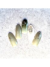 ミュナ(myuna)/ニュアンス緑ネイル