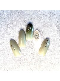 ニュアンス緑ネイル