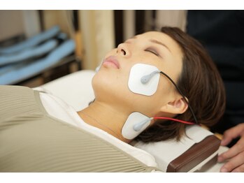 高見鍼灸院 接骨院/小顔EMS機器