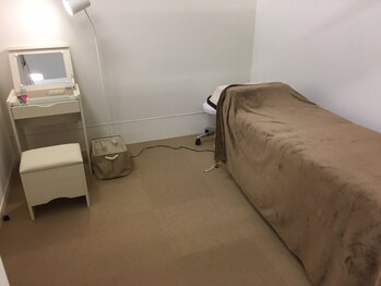 シェノン バイ カリス(Chainon by charis)の写真/【丁寧なカウンセリングと施術で眉毛から理想のお顔へ♪左右対称のキレイな美眉に◎】