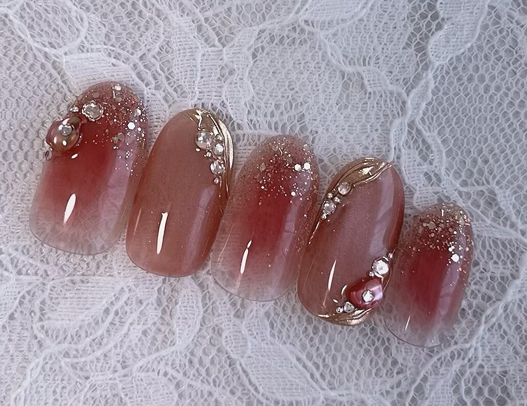 2025年秋トレンド】シェルのネイルデザイン集｜人気順