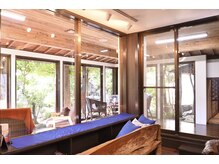 ユウウミ 北谷店(You海)/木のぬくもりを感じる店内