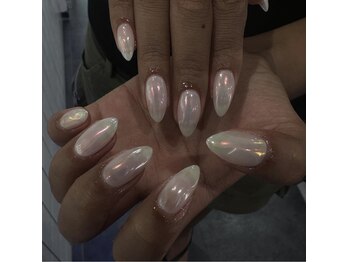 mirror nail