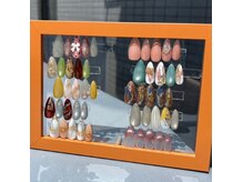 アヤネイルズ アンド アイラッシュ 綱島店(AYA NAILZ.&Eyelash)の雰囲気（秋の定額アートコース10種8/20～11/20（カラーラメ変更可能））