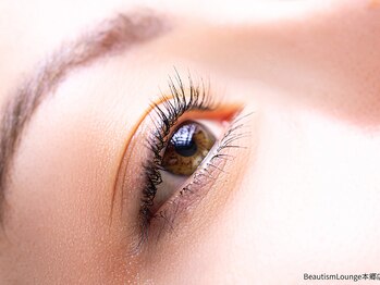 ビューティズムラウンジ 本郷三丁目店(Beautism Lounge)の写真/根元から立ち上がる自然なカールで、ナチュラル上品な目元を実現☆朝から夜まで魅力的な目元をご提供◎