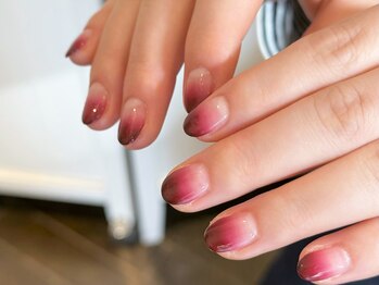 グラデーションネイル担当羽鳥