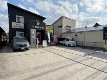 BRUSH/駐車場完備のプライベートサロン