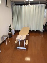 カイロプラクティック整体院 アムネ/◆店内写真【施術ベッド】