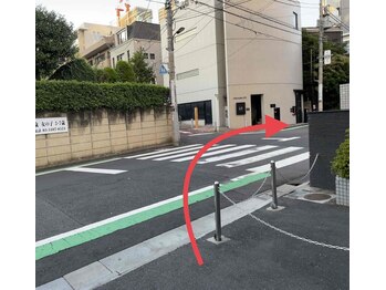 ノマド鍼灸院/道順6・横断歩道を渡って右折