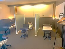 カラダリズムα 日吉駅前店/ベットの間に仕切りがあります☆