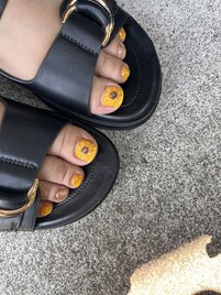ひまわりフットネイル