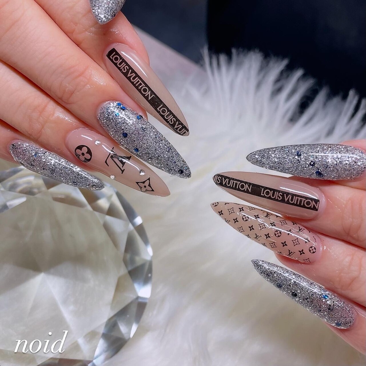 2026年冬トレンド】ネイビー ワンカラー ハンドのネイルデザイン集