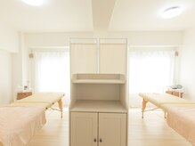 Dr.ぐっすり～ 桜木町店/白が基調の清潔感ある店内です♪