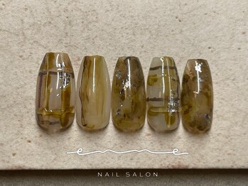 季節のトレンドデザイン2025/10