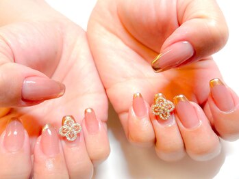 ムーン(Moon)/肌なじみ抜群の上品ネイル☆