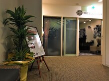 ザ ココタイ スパ(THE COCOTHAI SPA)の雰囲気（エレベーターを降りて左手通路をまっすぐ進むとお店があります）