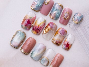 ヌーベルネイル(Nouvelle Nail)の写真/【大人女性の華やかネイル】はNouvelle Nailにお任せ♪完全個室&完全予約制サロンでくつろぎのネイルタイム
