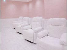 リシェル アイラッシュ 本厚木店(Richelle eyelash)の雰囲気（本厚木のまつげサロン開放感ある施術空間。）